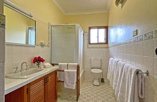 Broulee House | Broulee - Pet Friendly Coastal Delight!
