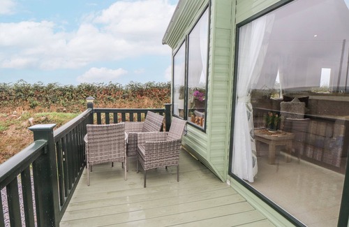 Garn Fadryn Cottage | BRYNCRIN, family friendly, with hot tub in Morfa Nefyn