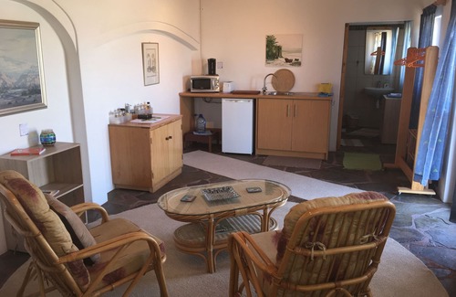 Erongo House | Bungalow in the desert, but near the city