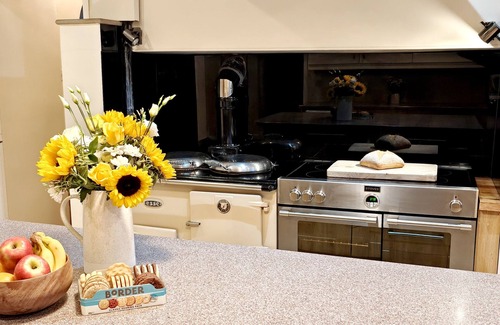 Gilsland Cottage | BUSH NOOK HOUSE, pet friendly, with hot tub in Brampton, Cumbria