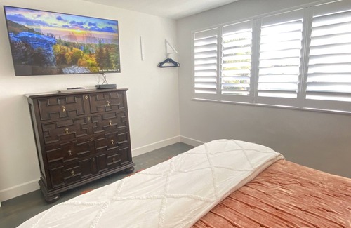 Montecito Apartment | Butterfly Beach Studio - 10 minute walk to the beach!