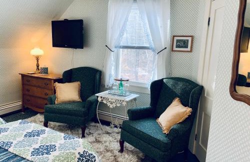 Intervale Bed & Breakfast | Buttonwood Inn on Mount Surprise