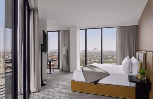 Downtown Houston Hotel | C. Baldwin, Curio Collection by Hilton