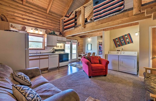 Spanish Valley Cabin | Cabin w/Fire Pit, Views & BBQ: 18 Mi to Moab!