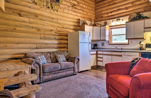 Spanish Valley Cabin | Cabin w/Fire Pit, Views & BBQ: 18 Mi to Moab!