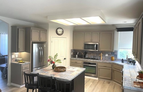 Ridgemark House | California Tropical Refuge with Pool and Hot Tub accommodating large group of 13