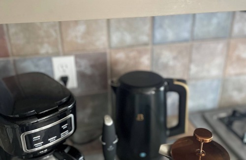 Ridgemark House | California Tropical Refuge with Pool and Hot Tub accommodating large group of 13