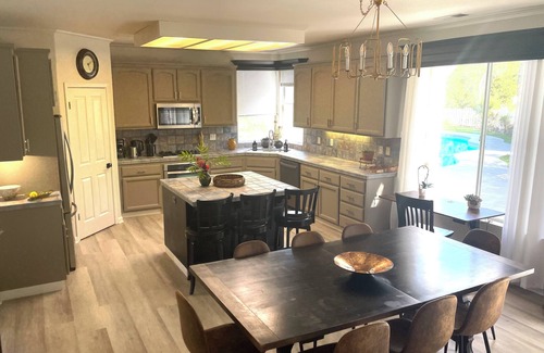 Ridgemark House | California Tropical Refuge with Pool and Hot Tub accommodating large group of 13