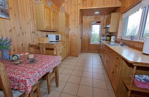 Aisgernis Cottage | CANACH COTTAGE, pet friendly in Daliburgh, Isle Of South Uist