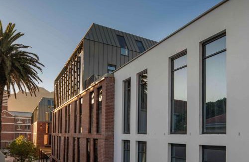 Cape Town City Centre Hotel | Canopy By Hilton Cape Town Longkloof