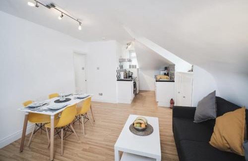 Canterbury Apartment | Canterbury 2 Bed Apartment Close to Town CT1 Sleeps 6