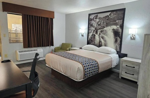 Flagstaff Hotel | Canyon Inn Motel By OYO Flagstaff Route-66