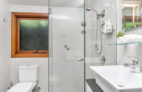 Skinners Shoot House | Cape Byron Suite 5 Private Suite with Ensuite