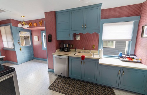 Broadmoor House | Captain Jack’s Cottage in Beautiful Cheyenne Cañon 2 blocks from Broadmoor Hotel