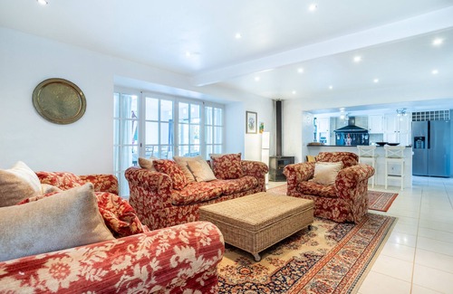 Figueira Villa | Casa Alegria. 3 Bedroom Villa, sleeps 7, private pool, BBQ, Wifi. Near beaches.