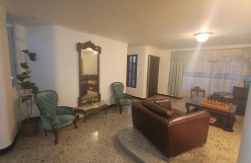 La Candelaria Apartment | Casa Clásica Zona Centro Medellín, Casa Villa para 8H
