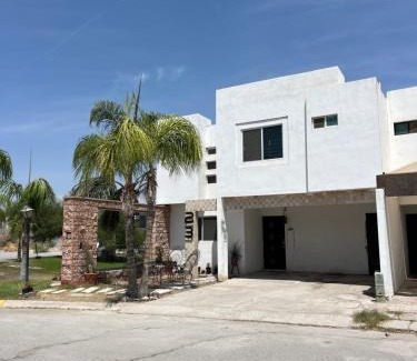 Torreon House | Casa completa y equipada 4 habitaciones 6 camas asador y juguetes para niños A 10 minutos de parques industriales, clínicas 71 y 16 del IMSS y del ISSSTE juegos Arcade