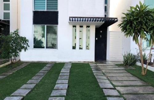 Cancun House | Casa con alberca y jardín en Cancún