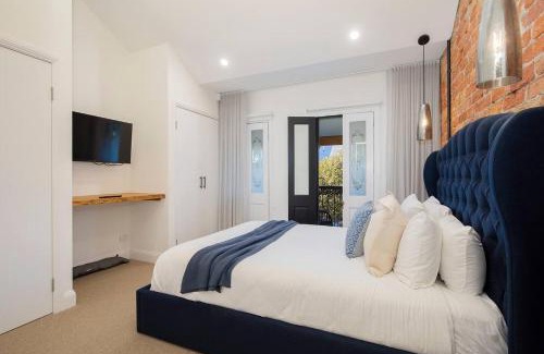 Cooks Hill House | Casa Dianna - Timeless Terrace near CBD and Waterfront