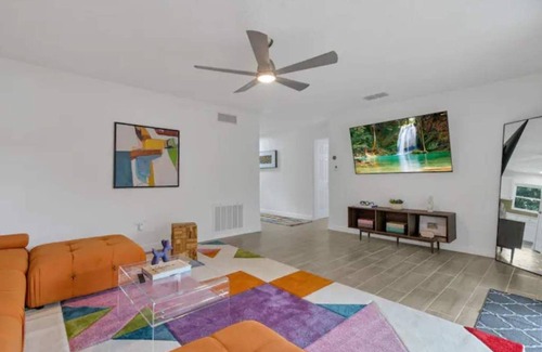 Florida Central Atlantic Coast House | Casa Groovy - Next to Universal