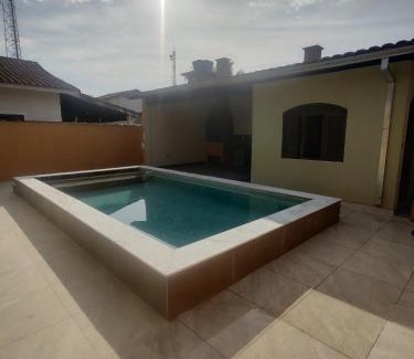 Praia da Enseada House | Casa piscina com ozônio churrasqueira perto da praia