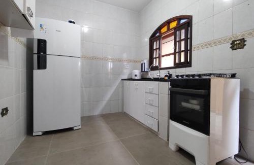 Praia da Enseada House | Casa piscina com ozônio churrasqueira perto da praia