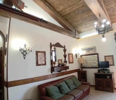 Orvieto House | Casa Serafina trilocale con arredi d'arte e parcheggio privato