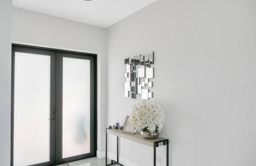 Mariner House | Casa Sevilla, heated pool, sleeps 9, 4B3B