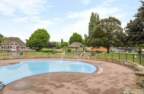 Warwick Town Centre Apartment | Castle View