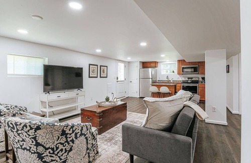 Jefferson Park Avenue Apartment | Cavalier Cocoon: Studio + Walk to uva Grounds