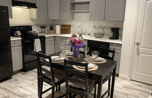 Governmental Mall House | Central Phoenix Oasis for Business Travelers - 1BR/1BA with Private Laundry
