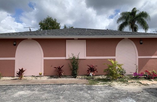 Golden Gate House | Centrally Located Boho Private BdR - 7 mi to beach