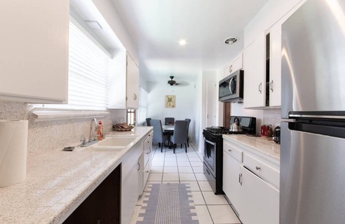 Eastside House | Centrally located in Long Beach, between LA and Orange County-with dipping Pool.