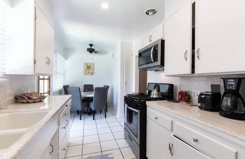 Eastside House | Centrally located in Long Beach, between LA and Orange County-with dipping Pool.