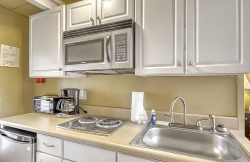 Kaunakakai Apartment | Centrally-Located Studio w/Free WiFi, Shared Pool, Grills, & Kitchenette