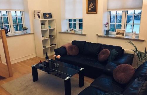 Gentofte Apartment | Centralt i Gentofte i 2 plan, ved S-Tog og busser