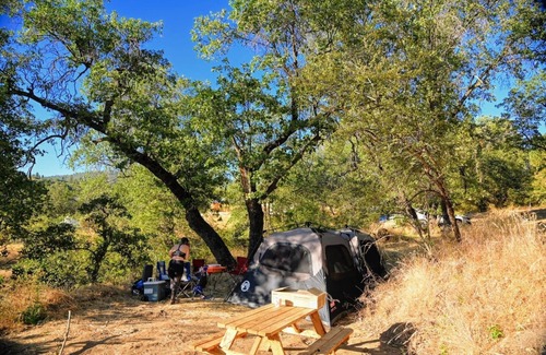 Pinehurst House | CG31 Small 15X10 ft. Campsite/Shower - Kings Canyon & Sequoia NP