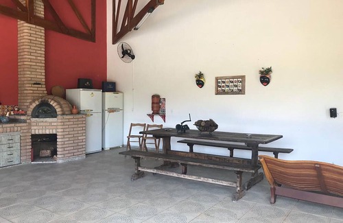 Campo Limpo Paulista Ski Chalet | Chácara c Wi-Fi, piscina e churrasq-Campo Limpo/SP