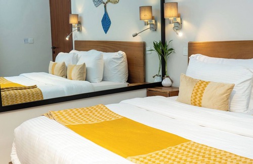 Teshie Hotel | Château NaNa Willine