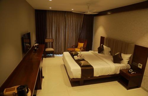 KK Nagar Hotel | Chakkra Grand