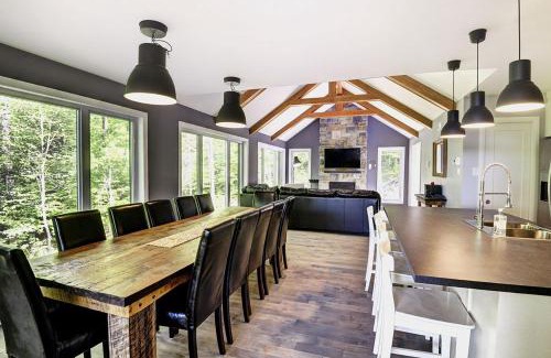 Stoneham Ski Chalet | Chalet 04 Chemin Blanc by Les Chalets Alpins