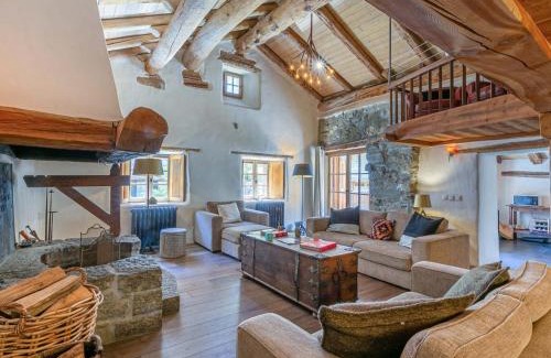 Val-d'Isere Ski Chalet | Chalet 17°C restauré, 4 ch, au cœur du vieux Val-d'Isère, grande cheminée, proche pistes, parking, WiFi - FR-1-694-358