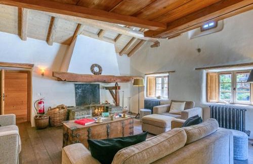 Val-d'Isere Ski Chalet | Chalet 17°C restauré, 4 ch, au cœur du vieux Val-d'Isère, grande cheminée, proche pistes, parking, WiFi - FR-1-694-358