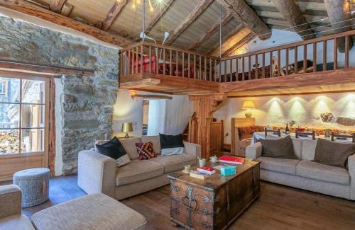 Val-d'Isere Ski Chalet | Chalet 17°C restauré, 4 ch, au cœur du vieux Val-d'Isère, grande cheminée, proche pistes, parking, WiFi - FR-1-694-358
