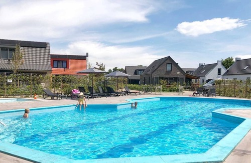 Sint Maarten Ski Chalet | Chalet, 5km from Sea, Camping, Swimming Pool Beach