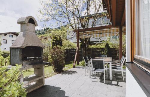 Schuttdorf Ski Chalet | Chalet Badia by we rent