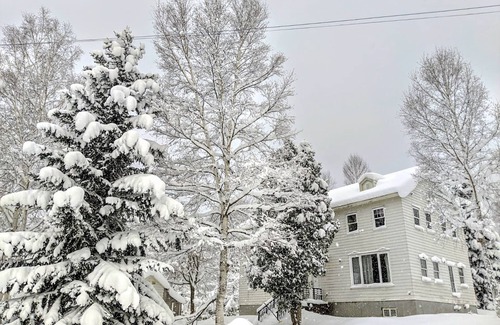 Niseko Ski Chalet | Chalet Banff