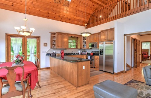 Maggie Valley Cabin | Chalet d'Julia - Spacious Mountain Chalet, 3 BR, 4 BA