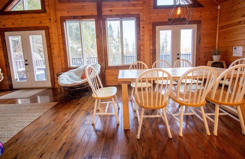 Chertsey Ski Chalet | Chalet Lolitha- SPA -Accès au Lac- Foyer au bois