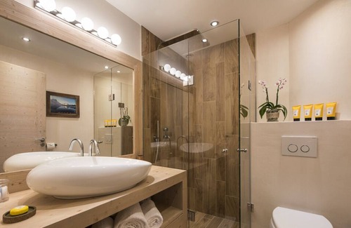 Les Almes Ski Chalet | Chalet Opale- 5 bedroom Luxury Chalet, prime location in Tignes Le Lac